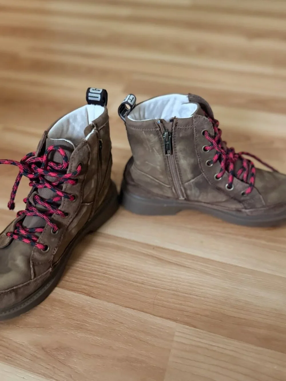 UGG Robley Weather Boots – Boys' Big Kids Size 4